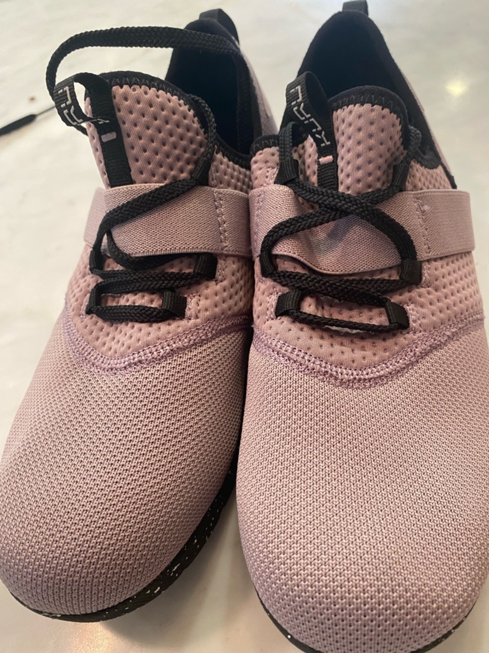 KURU Women's Sneakers 👟 size 9 medium